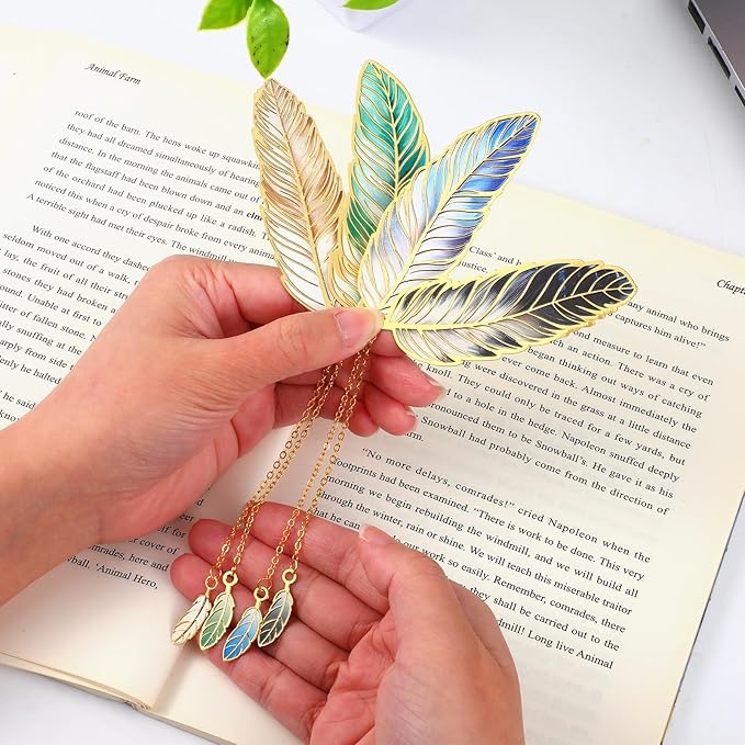 4PCS Feather-Shaped Metal Bookmarks with Chain, Vintage Metal Feather Bookmarks, 4 Styles Fantasy Feathers Bookmark Set for Book Lovers, Readers, Writers, Women, Men (Dark Night, Aurora, Stars, Mist)