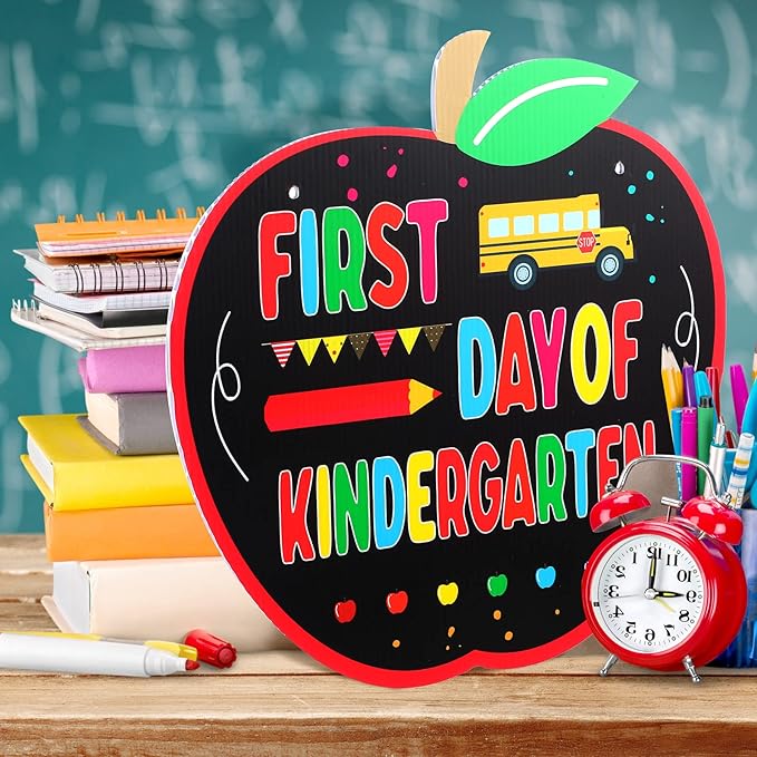 First and Last Day of School Chalkboard Sign Double Sided Commemorate Sign Small Chalk Board Reusable School Sign Apple Shape Kindergarten Sign Board Photo Prop for School Party Graduation Supplies