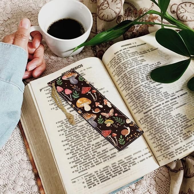 Mushroom Bookmark 2 PCS Leather Bookmarks for Women, Men, Book Lovers Mushroom Page Markers for Students Teachers Reading Bookmarks Accessories for Book Lovers