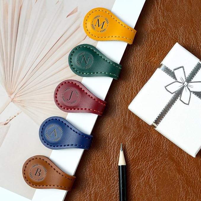 Personalized Leather Magnetic Bookmark with Pen Holder – Custom Initial Design for Readers（Brown-B）