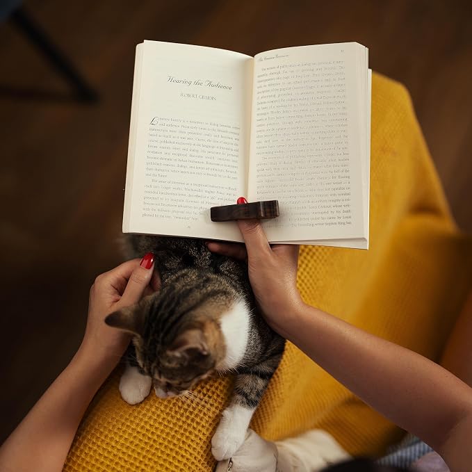 TILISMA Cat Book Page Holder – Handmade Natural Walnut Thumb Bookmark - Novel Reading Accessories Gifts for Readers, Book Lovers Gifts, Bookworm Gifts, Literary Gift - (Medium 0.86")