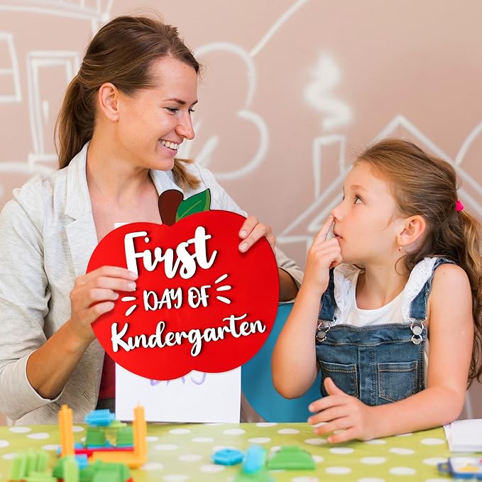 CJiangpo 3D First and Last Day of Kindergarten Board, Double Sided Back to School Board, Apple Shape Reversible 1st Day of Kindergarten Chalkboard Photo Props Supplies for Kids Back to School Decor