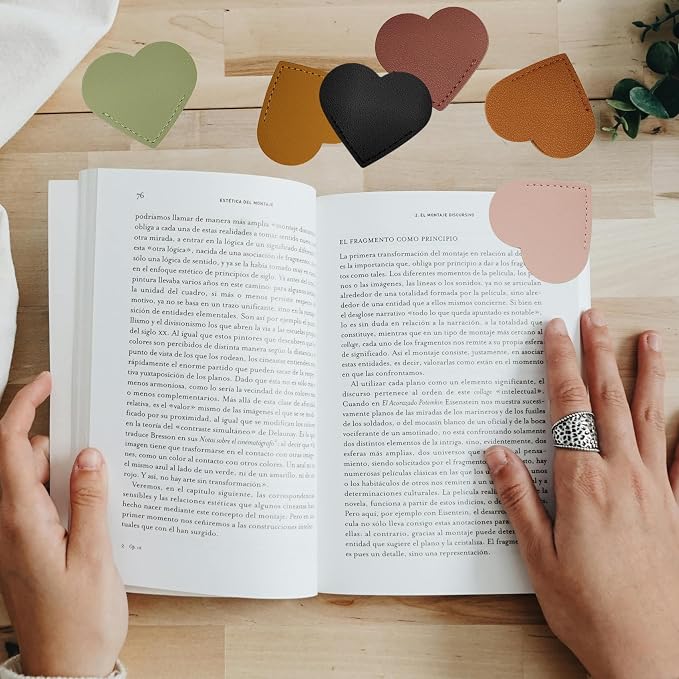 2 Pcs Leather Heart Bookmarks, Reading Accessories, Book Marks for Women Teacher Students Book Reading Lovers (Black)
