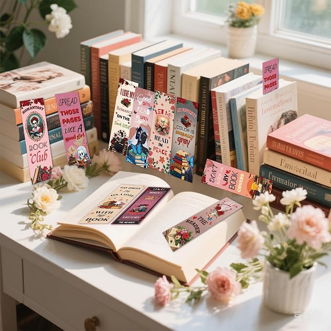 100 Dark Romance Bookmarks - 10 Edgy Double-Sided Designs for Spicy Book Lovers, Morally Gray & Romantasy Fans (Dark Romance)