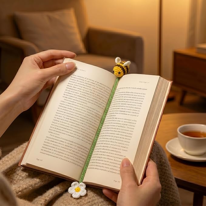 Sereney 2 Pack Bookmarks as Teacher Gifts, Book Lovers Appreciation Gifts Handcrafted Crochet Bee Sunflower Bookmark as Thank You Gift for Women Friend Coworker,Bookish Reader Reading Club Accessories