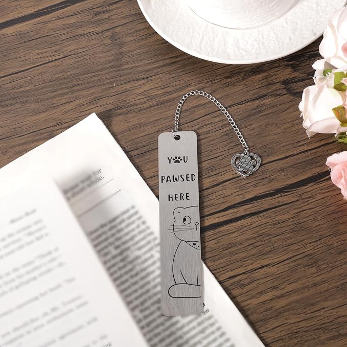 Cat Bookmark for Women, Zinc Alloy Kitten Book Marker with Heart Pendant Scarf Cat Design Fun Animal Bookmark Accessories for Reading Enthusiasts & Book Clubs