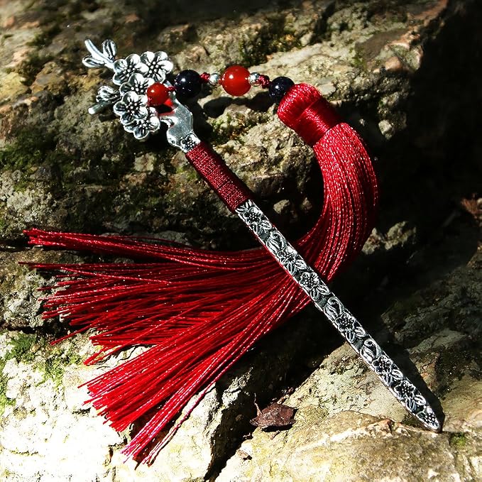 Chinese Metal Bookmarks with Tassel, Vintage Bookmark Unique Classical Ancient Chinese Hairpin Bookmark with Handmade Silky Tassel for Book Lovers Unique Gift