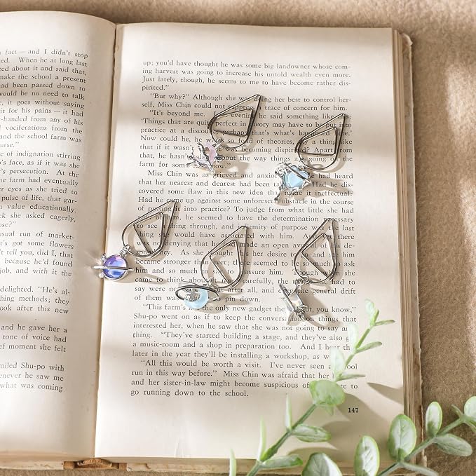 Fantasy Metal Bookmark Gift - 8 PCs Cute Y2K Star Moon Paperclip Book Mark Personalized Page Markers for Reading Lovers Women Girls Birthday Retirement Students Teachers School Accessories