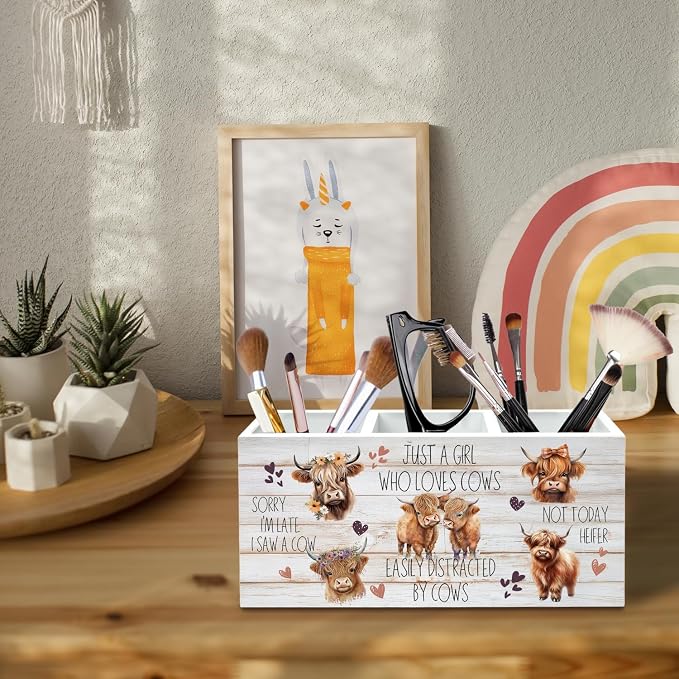 Just a Girl Who Loves Cows Pen Holder for Desk, Highland Cow Lover Gifts Pencil Organizer, Farmhouse Floral Highland Heifer Wooden Box Sign Desk Decor for Home Office Decoration