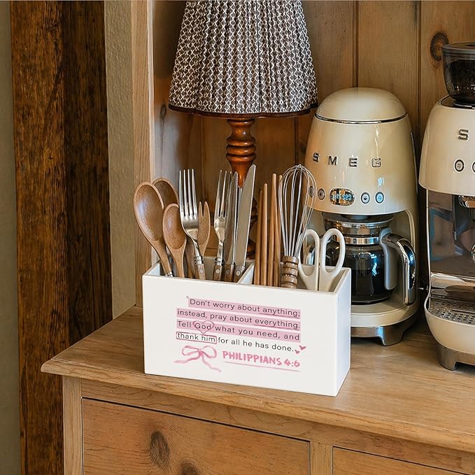 Christian Pen Pencil Holder for Desk, Coquette Pink Bow Christian Gifts for Women, Preppy Bible Verse Pencil Holders Wooden Box Organizer for Girls Room Bedroom Dorm Desk Tabletop